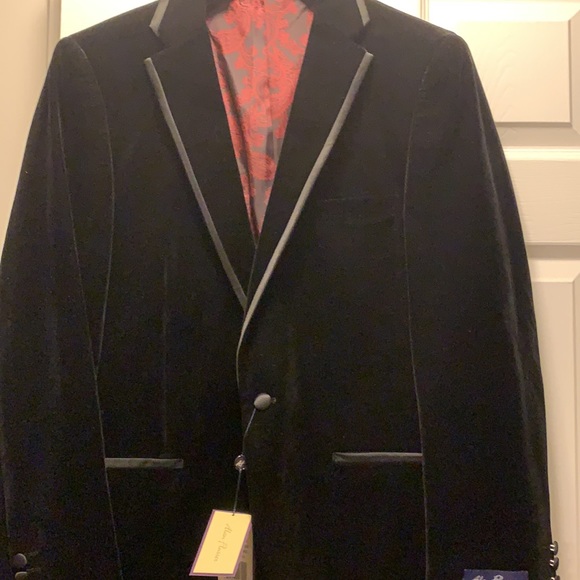 40 Regular, Black velvet tuxedo jacket, satin trim, never worn, tags attached - Picture 4 of 5